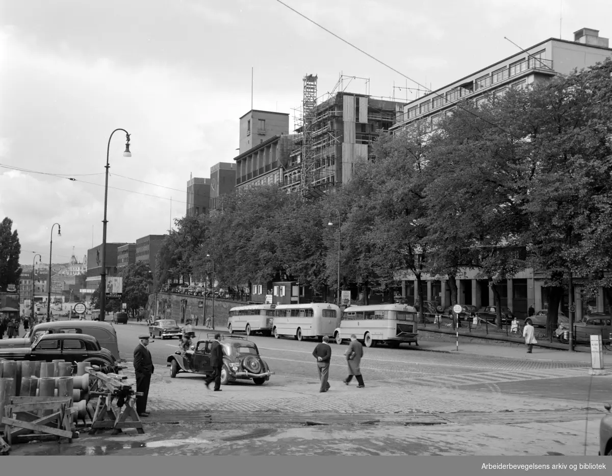 Rådhusgaten: Murmesterenes Forenings Hus. September 1955