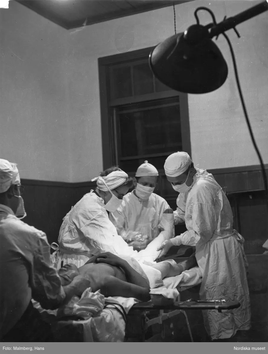 Koreakriget. En patient opereras på det svenska fältsjukhuset i Pusan.