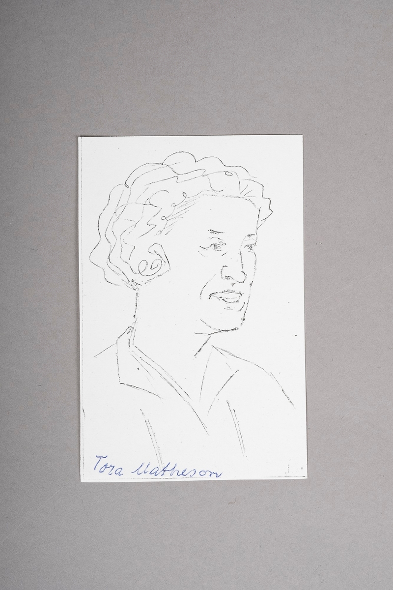 Kopi av portrett-tegning av Tora Matheson. Portrettet (originalen) er tegnet med blyant eller penn, og er i svart-hvitt.