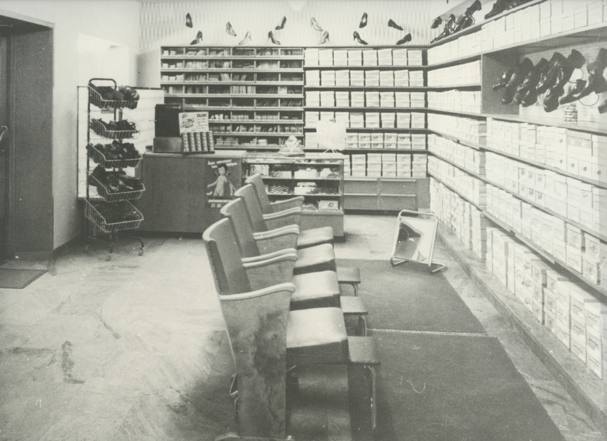 Interiör Skobutiken, som öppnades den 5 april 1951 i före detta mjölkbutiken på Mariaplan.