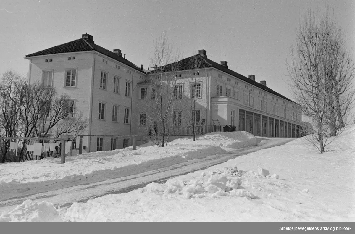 Linderud gård. April 1969