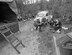 Fløterlaget som fløtte tømmer i elva Søndre Osa i Åmot i 198