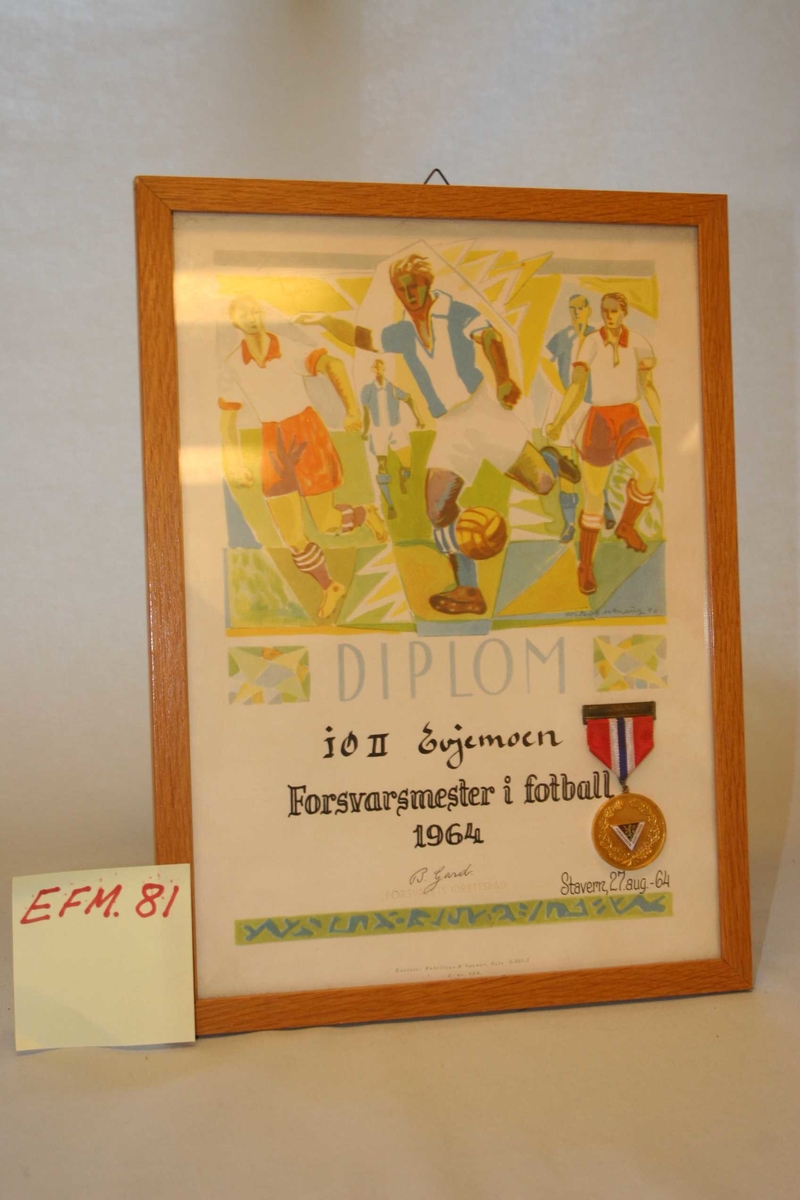 Diplom Forsvarsmester i fotball 1964.
Medalje medfølger i ramme.
