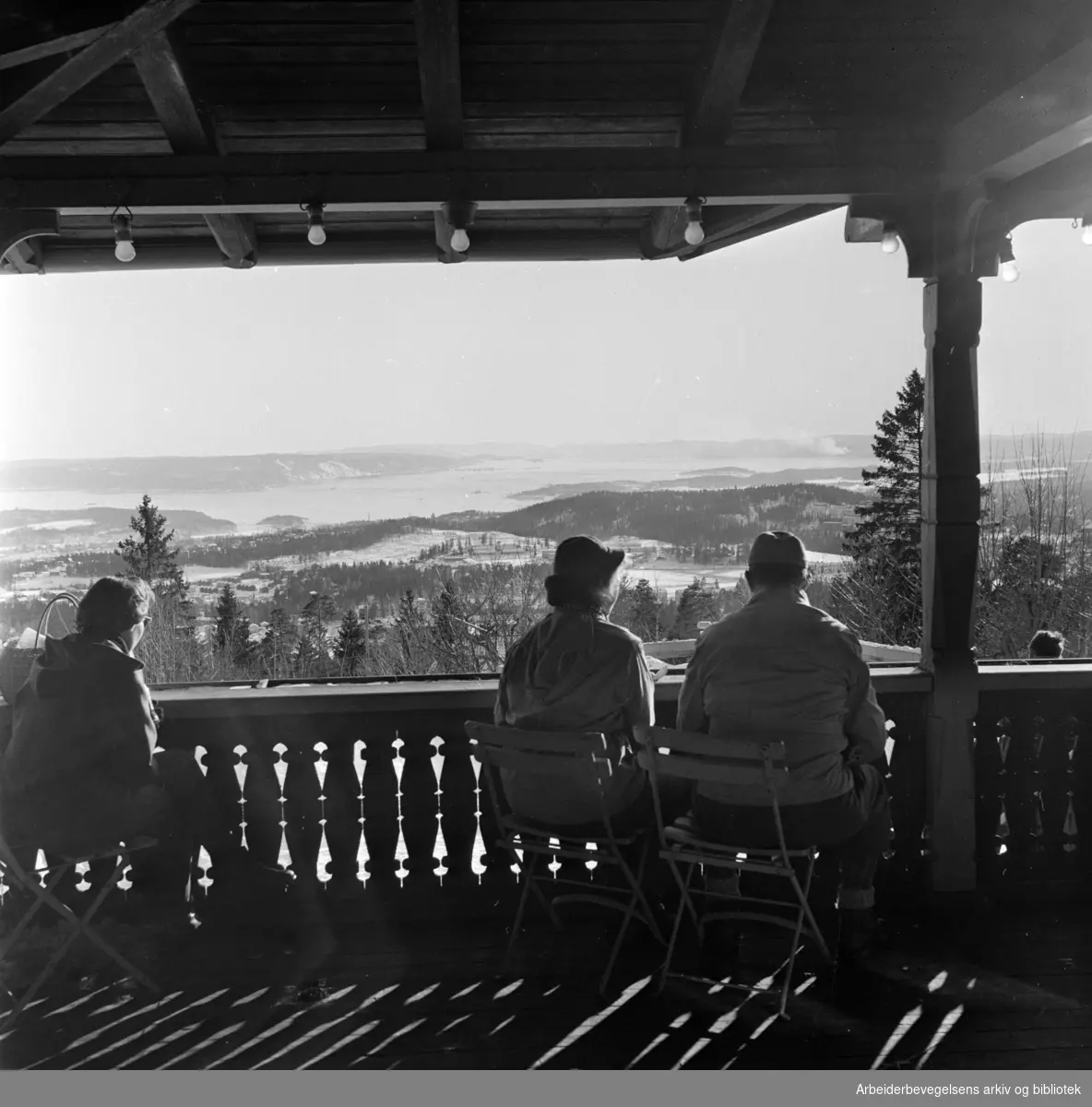 Frognerseteren. Utsikt mot byen. Februar 1958