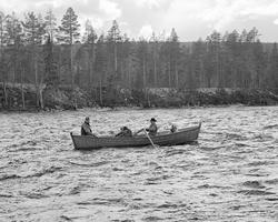 Båtutferd fra Stenbekkoia i Femundselva våren 1986, da styre