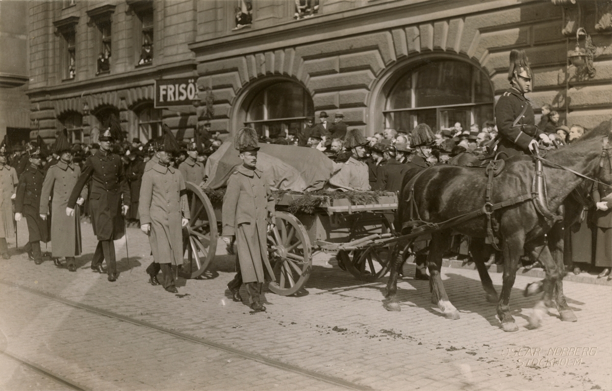 Fotoalbum innehållande bilder från år 1918 föreställande Svenska brigaden i Finland.