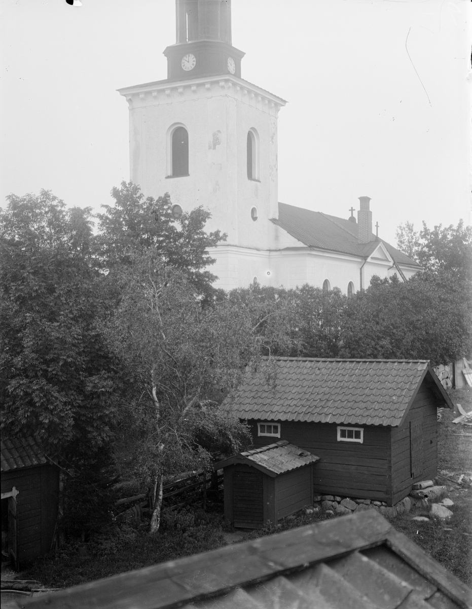 Uthus nära Altuna kyrka