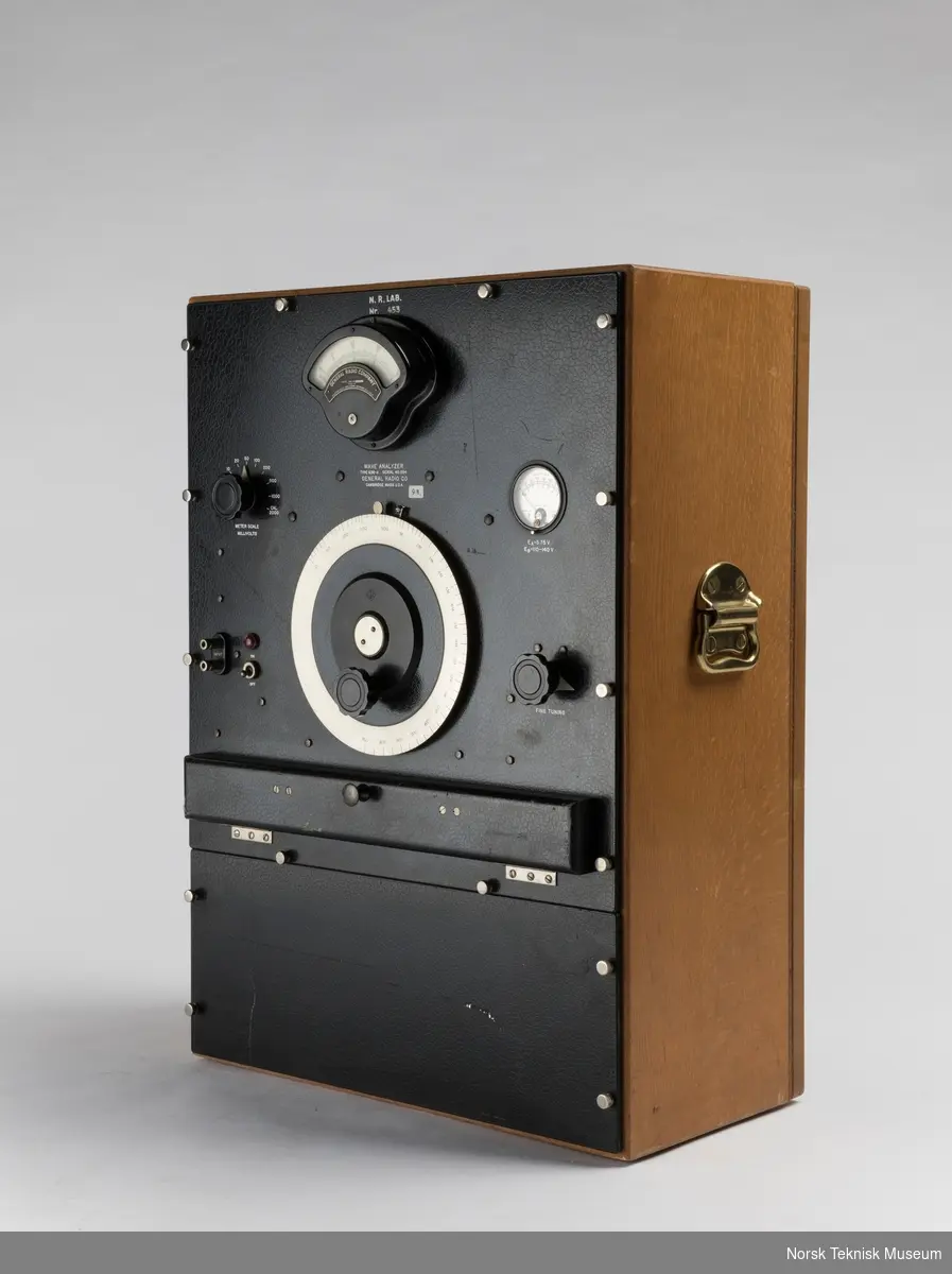 General Radio oscillator, med trekk