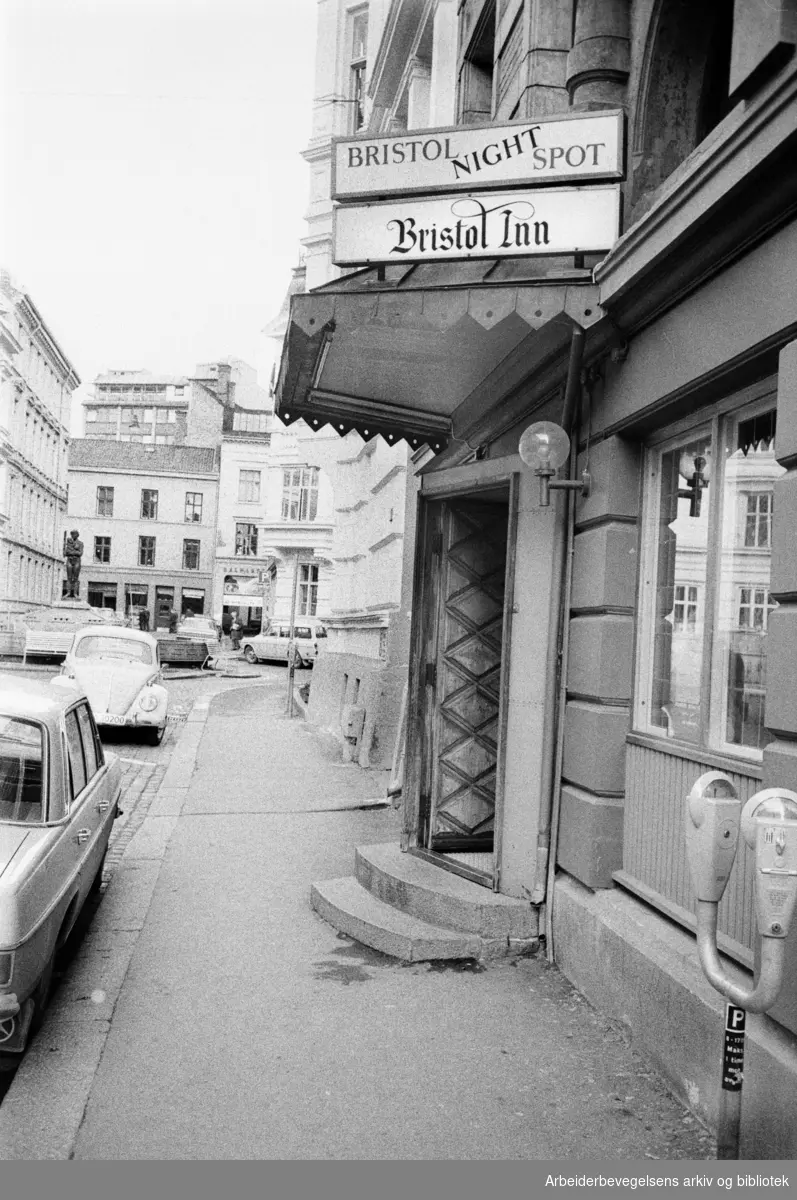 Hotell Bristol. Eksteriør. November 1972