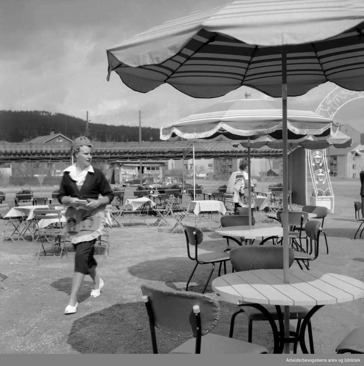 Bjerke. Hesteskoen friluftsrestaurant. Mai 1956