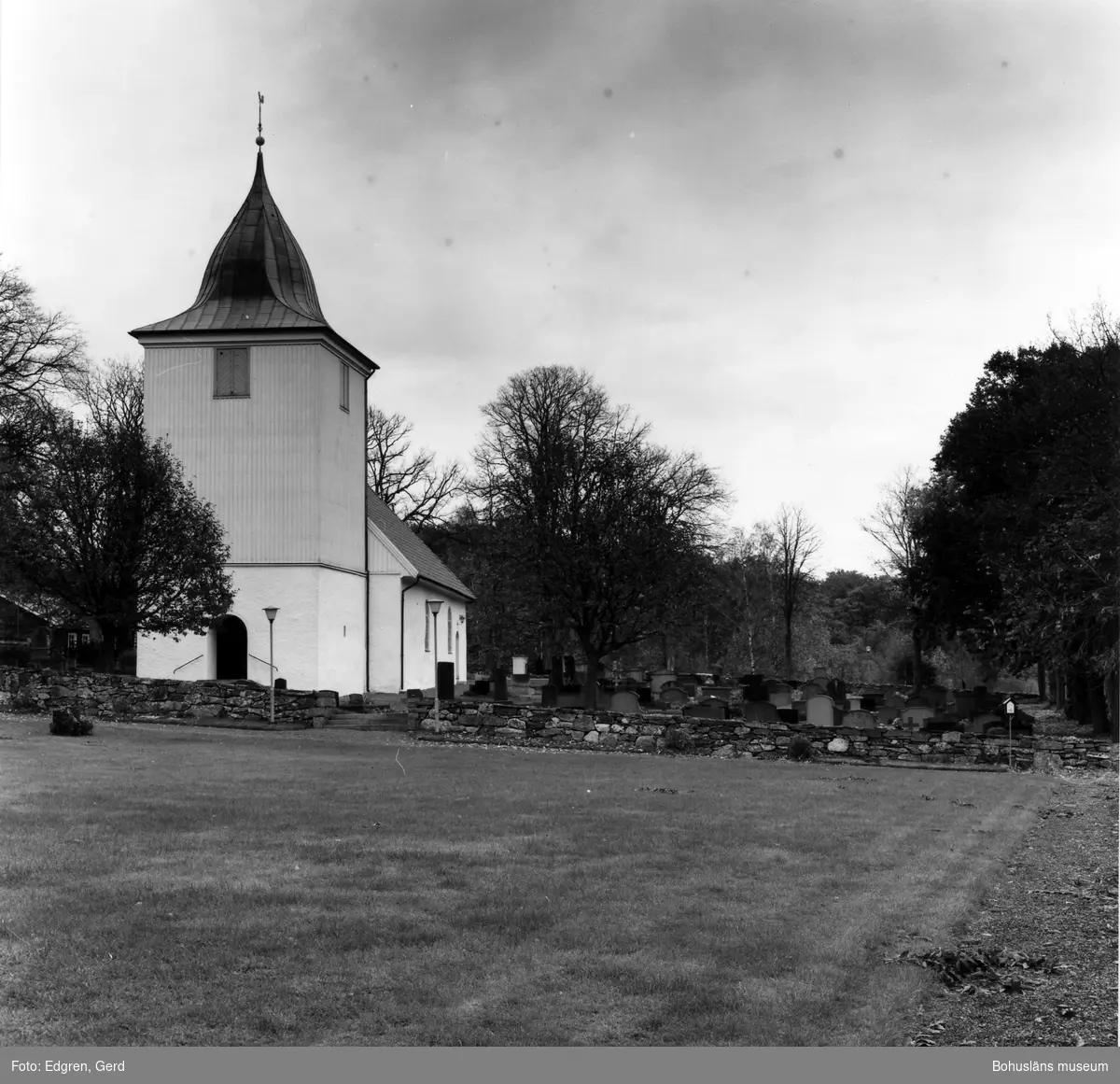 Text till bilden: "Hålta kyrka. Från sydväst".
