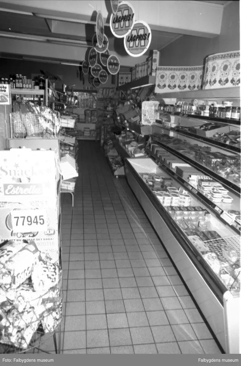 Fotodokumentation av Runes livs livsmedelsbutik strax före nedläggandet 1992.
