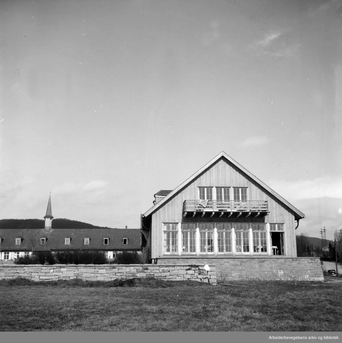 Attføringsinstituttet på Sinsen. Eksteriør. Oktober 1947