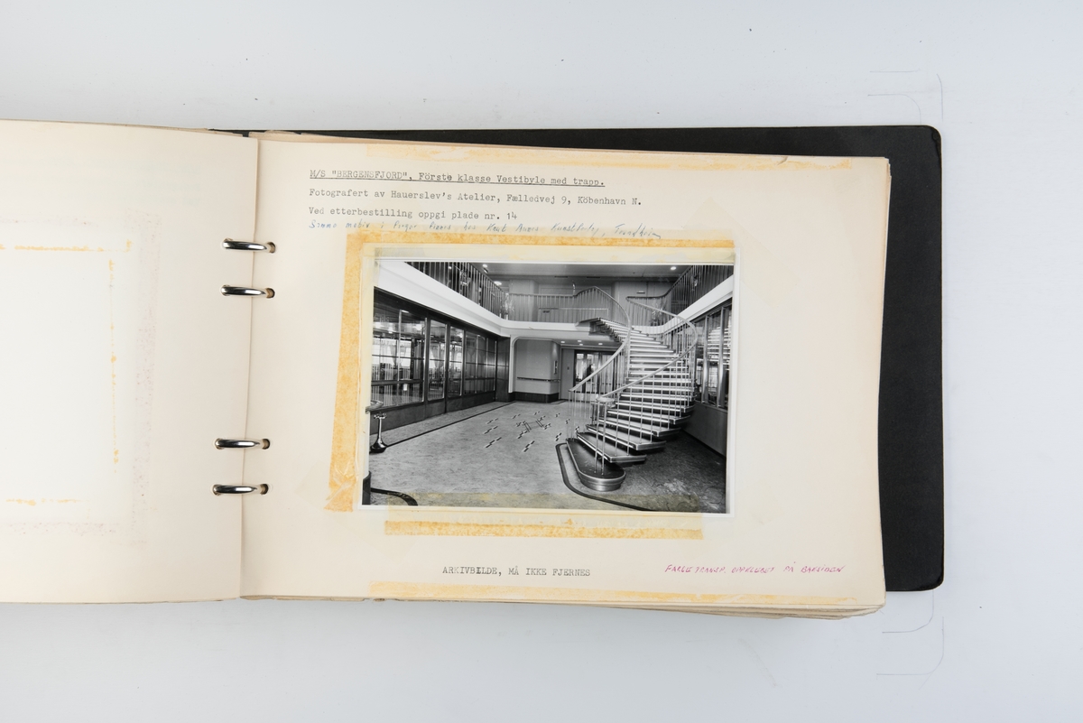 Album med fotografier fra sjøsettingen og prøveturen til M/S 'Altafjord' (b.1962) bygget ved Bergens mekaniske verksted