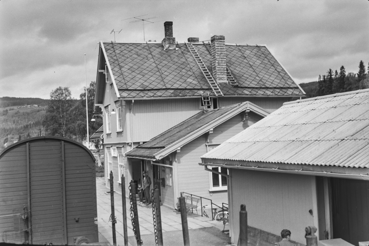 Underveisgodstoget fra Trondheim til Hamar over Røros, tog 5712, på Singsås stasjon.
