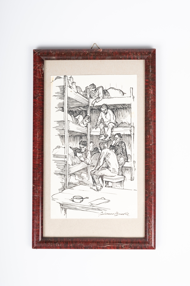 Tegningen viser 8 fanger i en brakke liggene og sittende på brakkesengene - som er to køyesenger i tre etasjer. En fange sitter på en krakk foran sengene. Det ser ut som de prater med hverandre. Helt i forgrunnen står et bord med en kopp, en tannbørste og en kjele på.