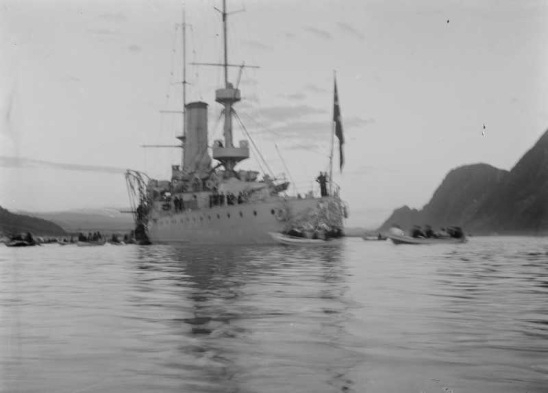 Første flåtebesøk, Panserkipet " Harald Hårfagre" i Vefsnfjorden.