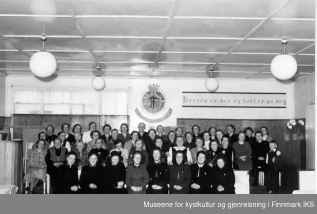 gruppe med damer på Frelsesarmeen - hjemmeforbundet 1953