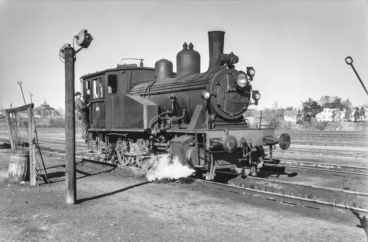 Damplokomotiv type 23b nr. 454 i skiftetjeneste på Marienborg.