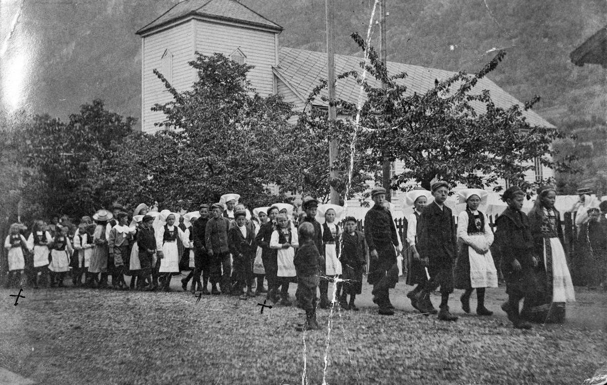 Jonsokbryllaup på Almerket i Odda i 1906.