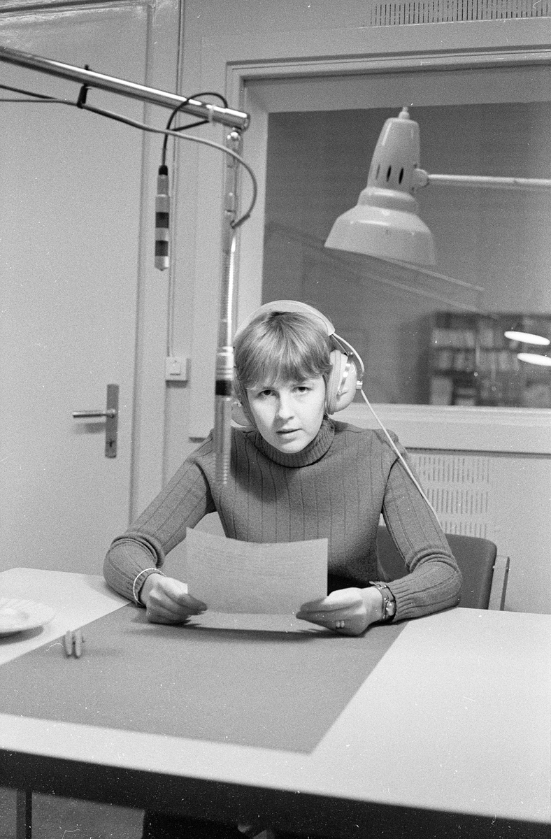 Sveriges Radio har sin verksamhet i Viktoriahuset i Jönköping. Vid skrivbordet sitter Margareta Andermo.