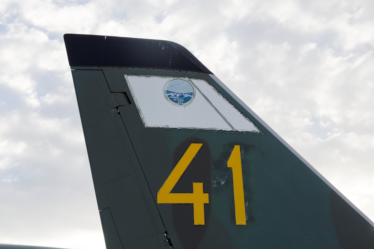 Jaktflygplan, J 32B
Saab 32 Lansen

Märkning: På bakkroppen RFN; på fenan kodsiffra 41, RFN:s emblem med två stiliserade flygplan, RFN och devisen Probere nesesse est
