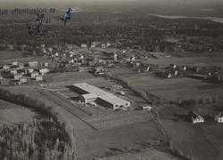 Flyfoto/skråfoto av Rosenvinge låsefabrikk A/S i Moss 1947.