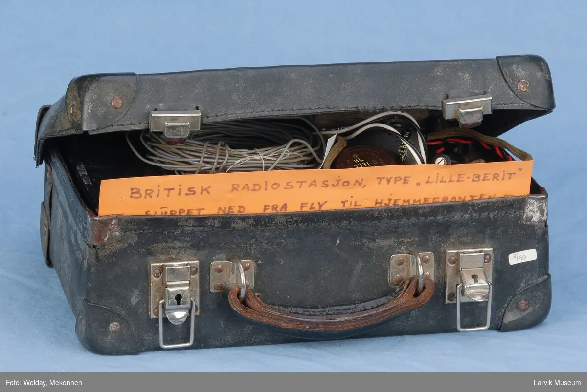 Form: kuffert med sender SER.NO MC 19238
Innhold i boks: Reservedeler.