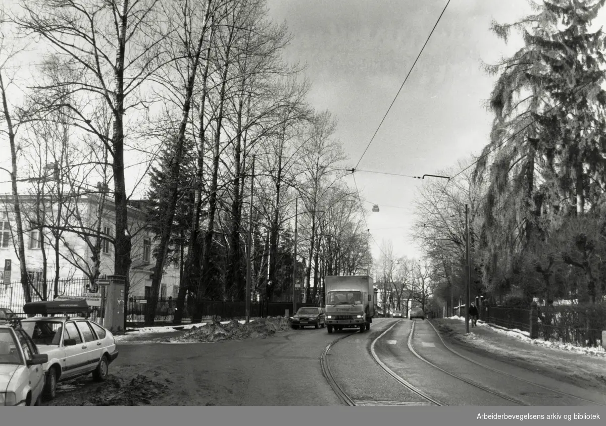 Drammensveien ved Sovjets ambassade. Desember 1988