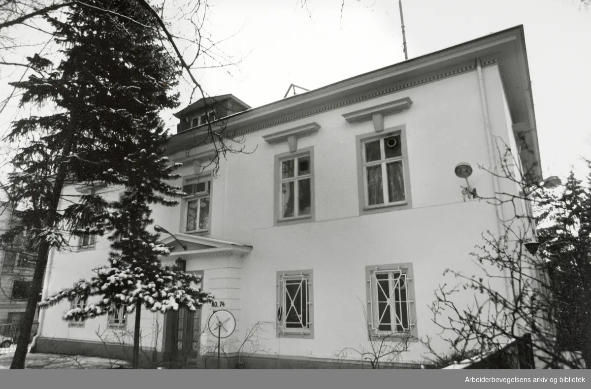 Drammensveien. Sovjetiske ambassade. November 1990