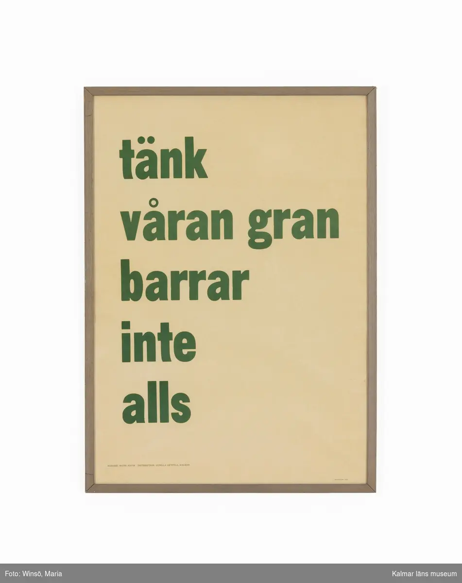 Tryckt grön text på vit bakgrund: "tänk våran gran barrar inte alls".