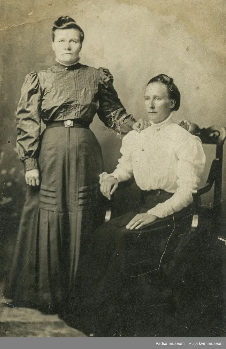 Alfa og Emma, Astoria, USA ca 1910. Fotopostkort til deres bror Idor Niska i Nyhavn, Vadsø, Norge.