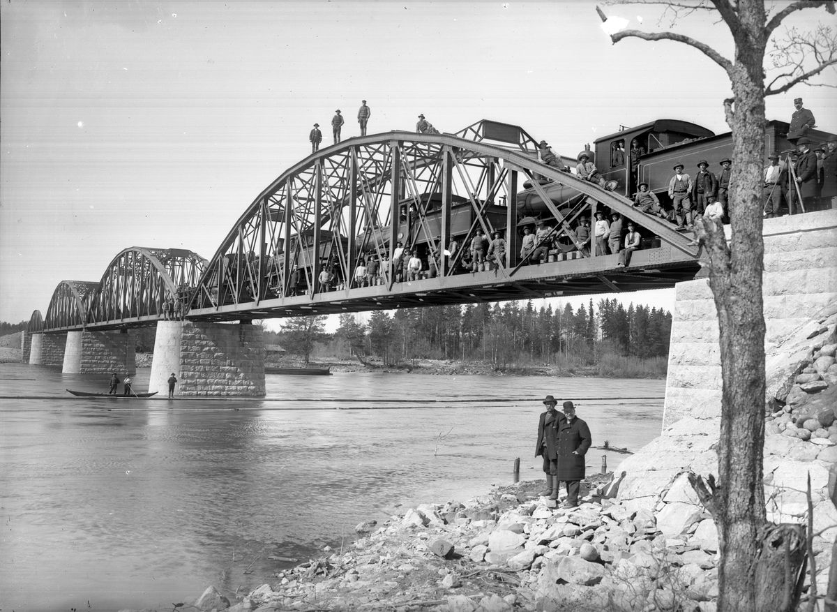 Provbelastning på bron över Dalälven