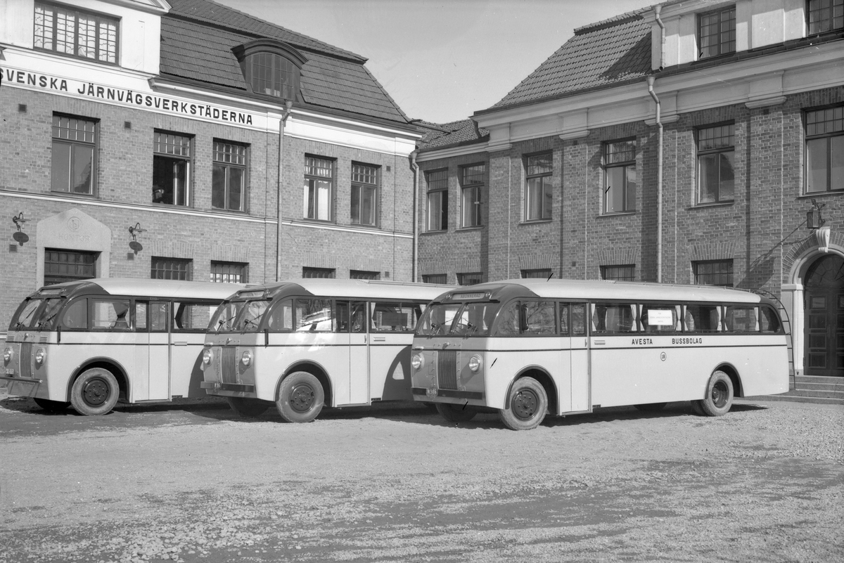 Volvo B1-bussar för Avesta bussbolag. Karossen tillverkad av Aktiebolaget Svenska Järnvägsverkstäderna, ASJ. Leveransfoto..