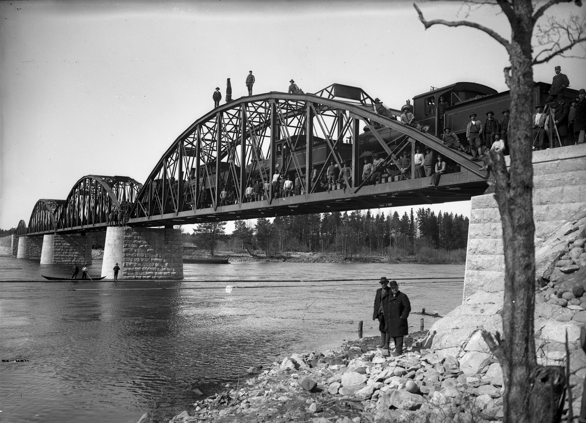 Provbelastning av bron över Dalälven