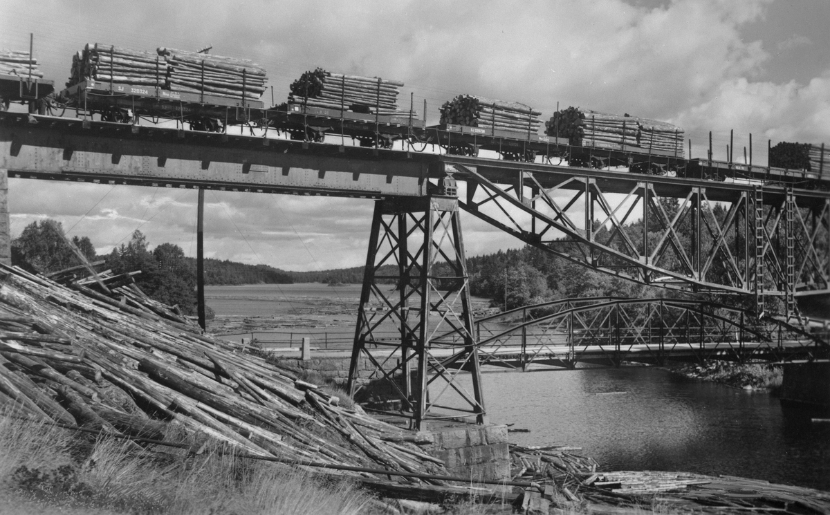 Bron över Ellenö sundet f.d. ULB.

SJ-ULB vagnar
ULB ,Uddevalla - Lelångenbanan