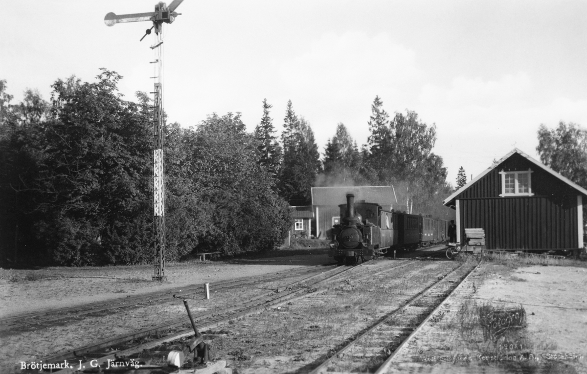 Jönköping - Gripenbergs Järnväg, JGJ lok 7 vid Brötjemark station.