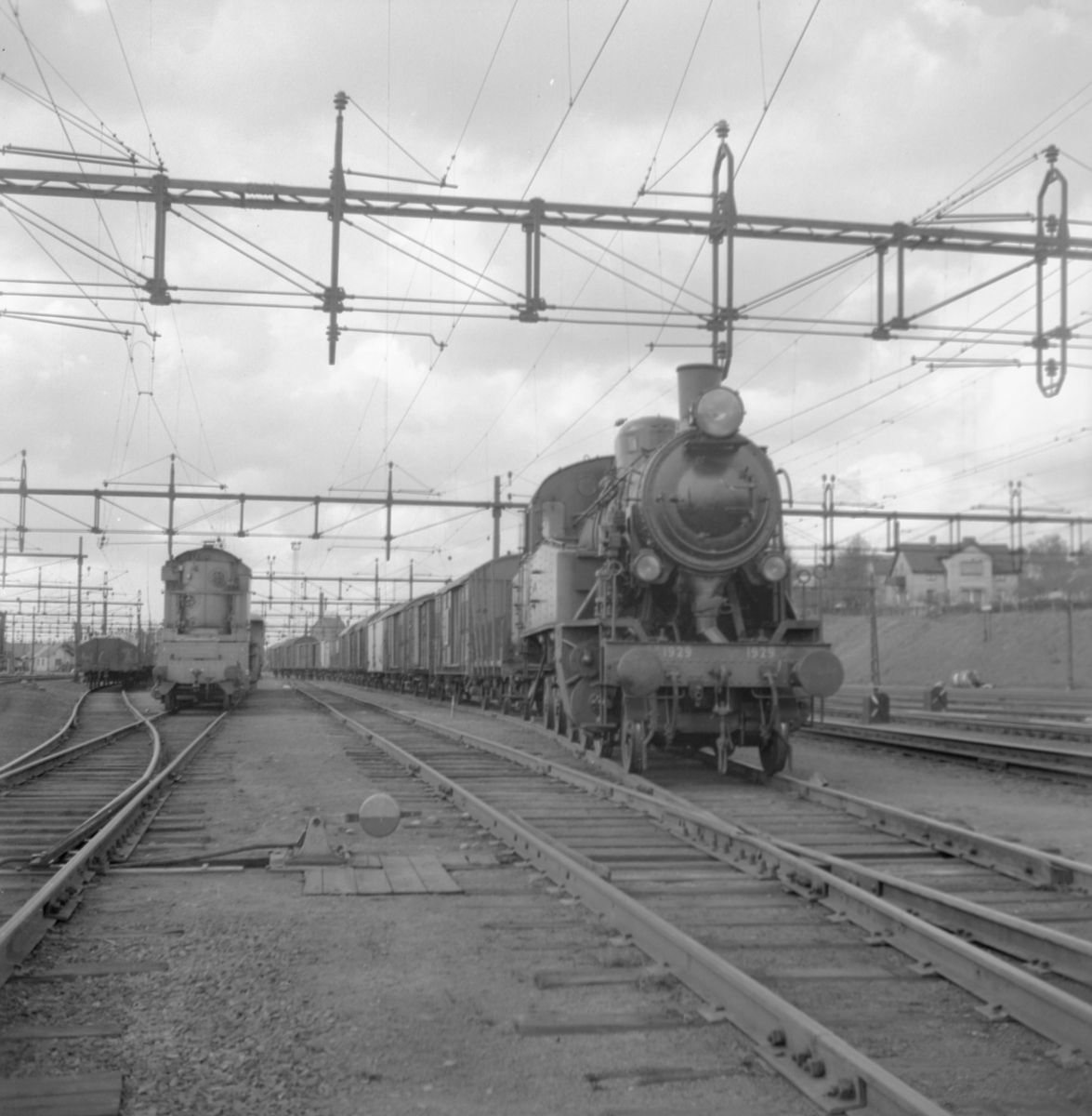 Statens Järnvägar, SJ S1 1929 med tåg.