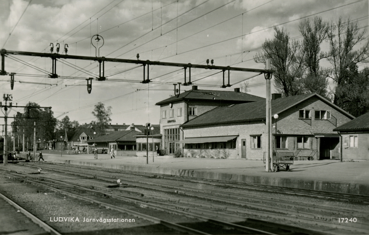 Ludvika stationshus och plattform.
