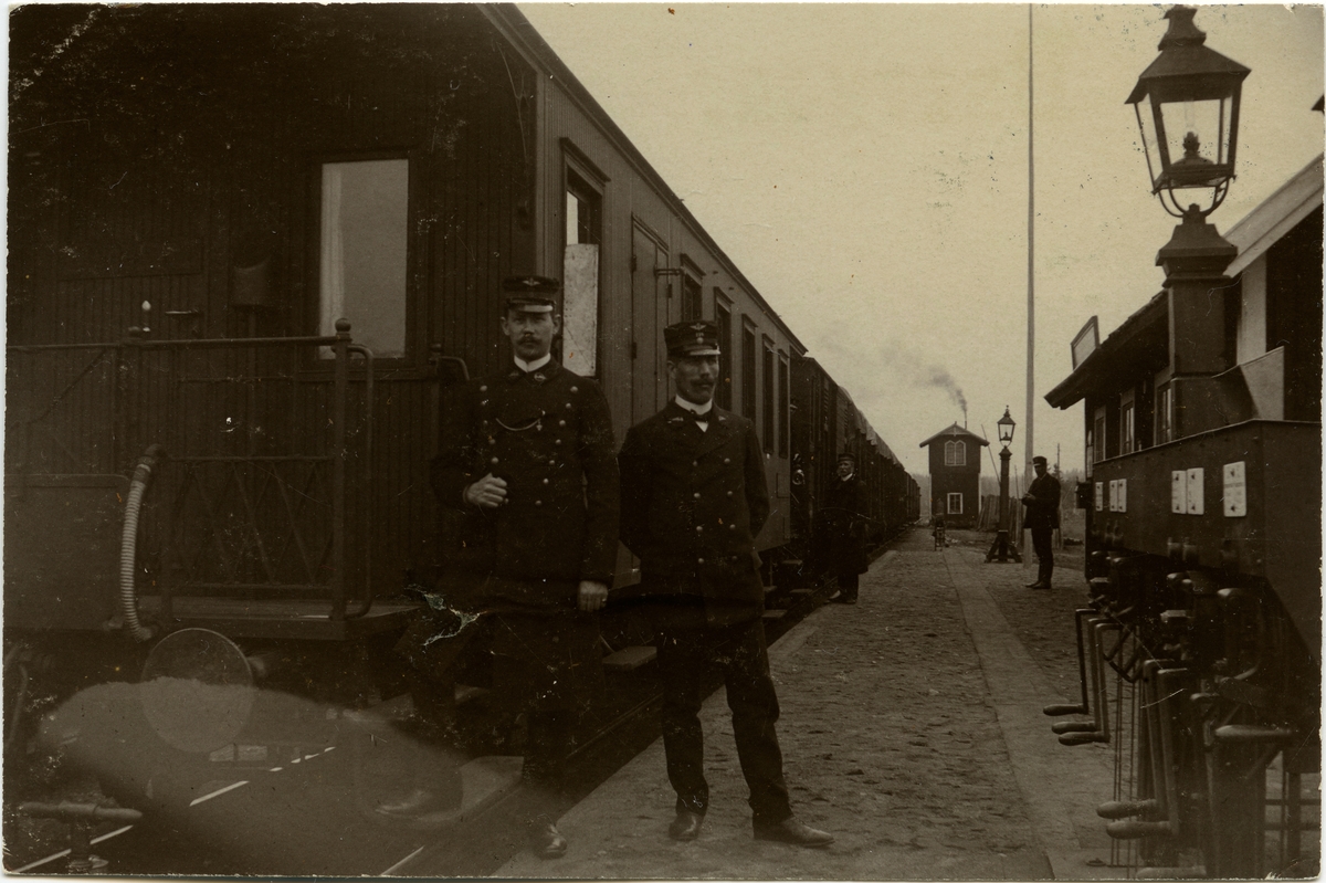 Trafikplats anlagd 1899. Stationen före ombyggnaden 1917. Mekanisk växelförregling.