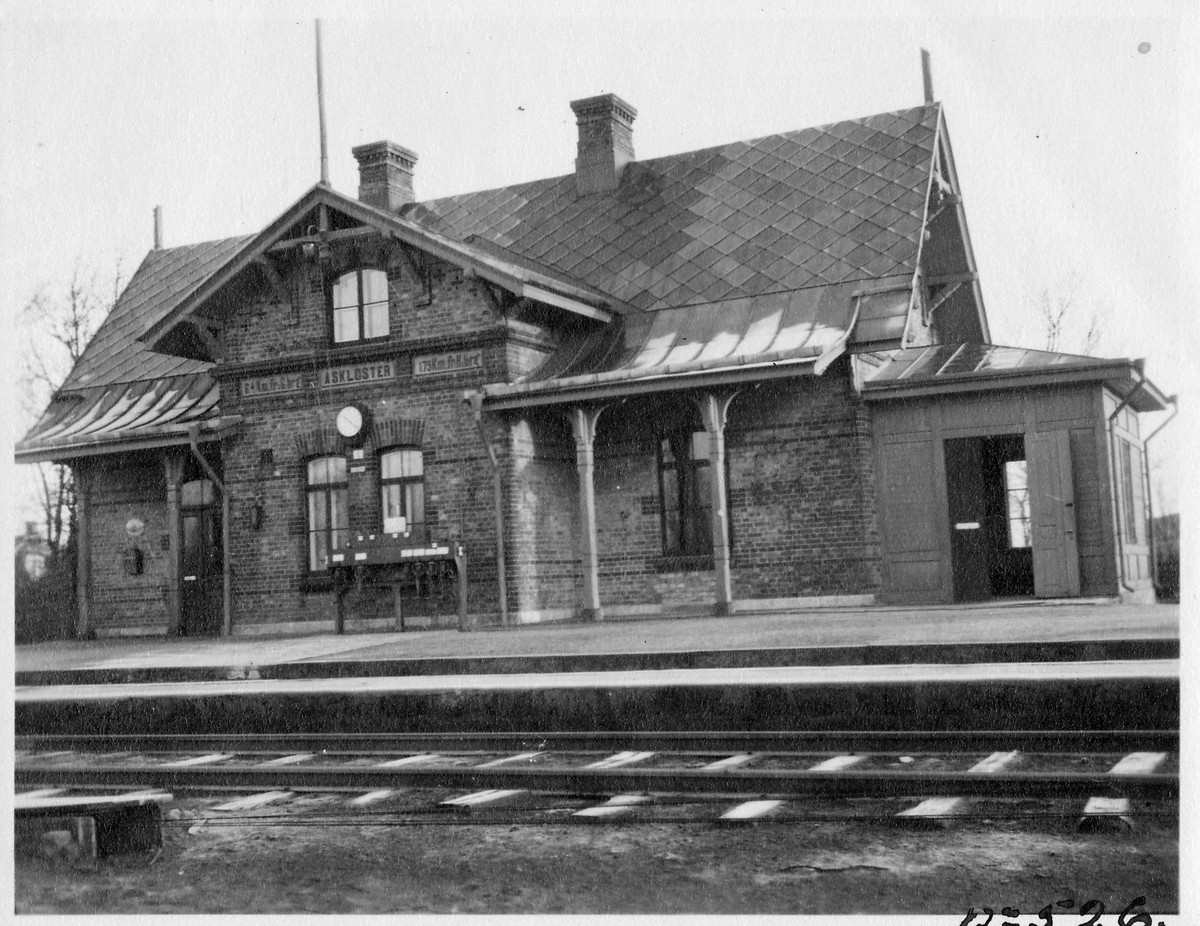 Åskloster station, spårsidan.