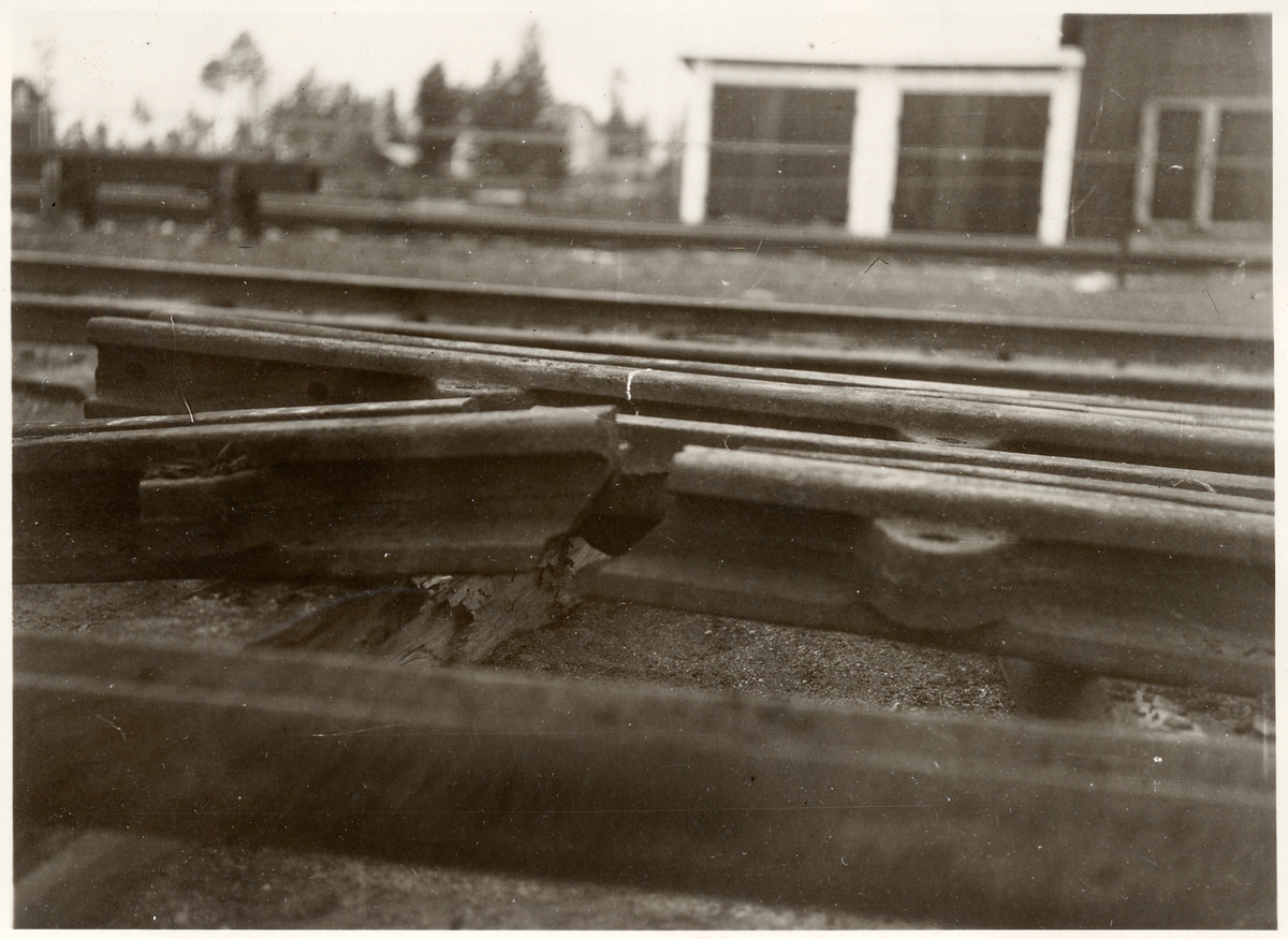 Gjuten korsning som reparerats genom svetsning och sedan provats i korsning i växel till Näsbergs stentag, på sträckan mellan Näsberg och Murjek. Den brast sedan efter 8 dagar.