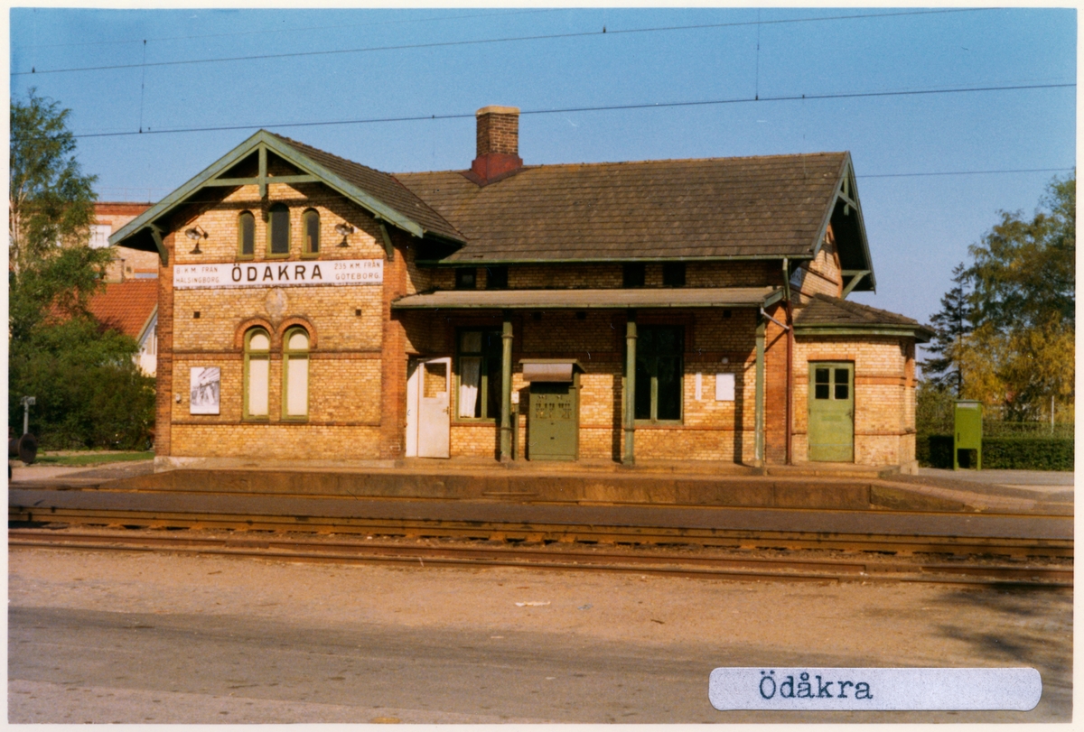 Stationen byggd 1885, riven på 1980-talet. Station anlagd 1884. Envånings stationshus i tegel. Elektriferingen kom 1937.