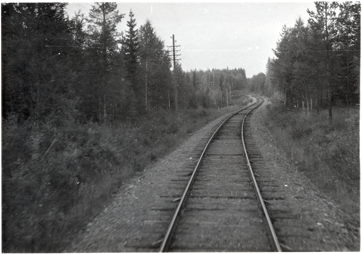 Vy äver järnvägsspåret någonstans på sträckan Vansbro - Särna - Mora - Älvdalen.
