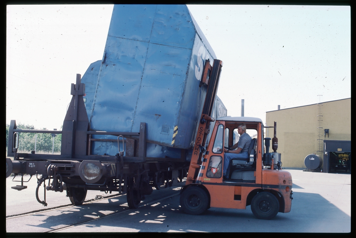 SAAB-containrar på godsvagn.