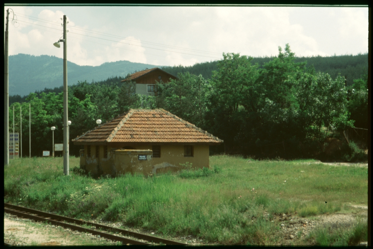 Toalett vid järnvägen i Bulgarien.