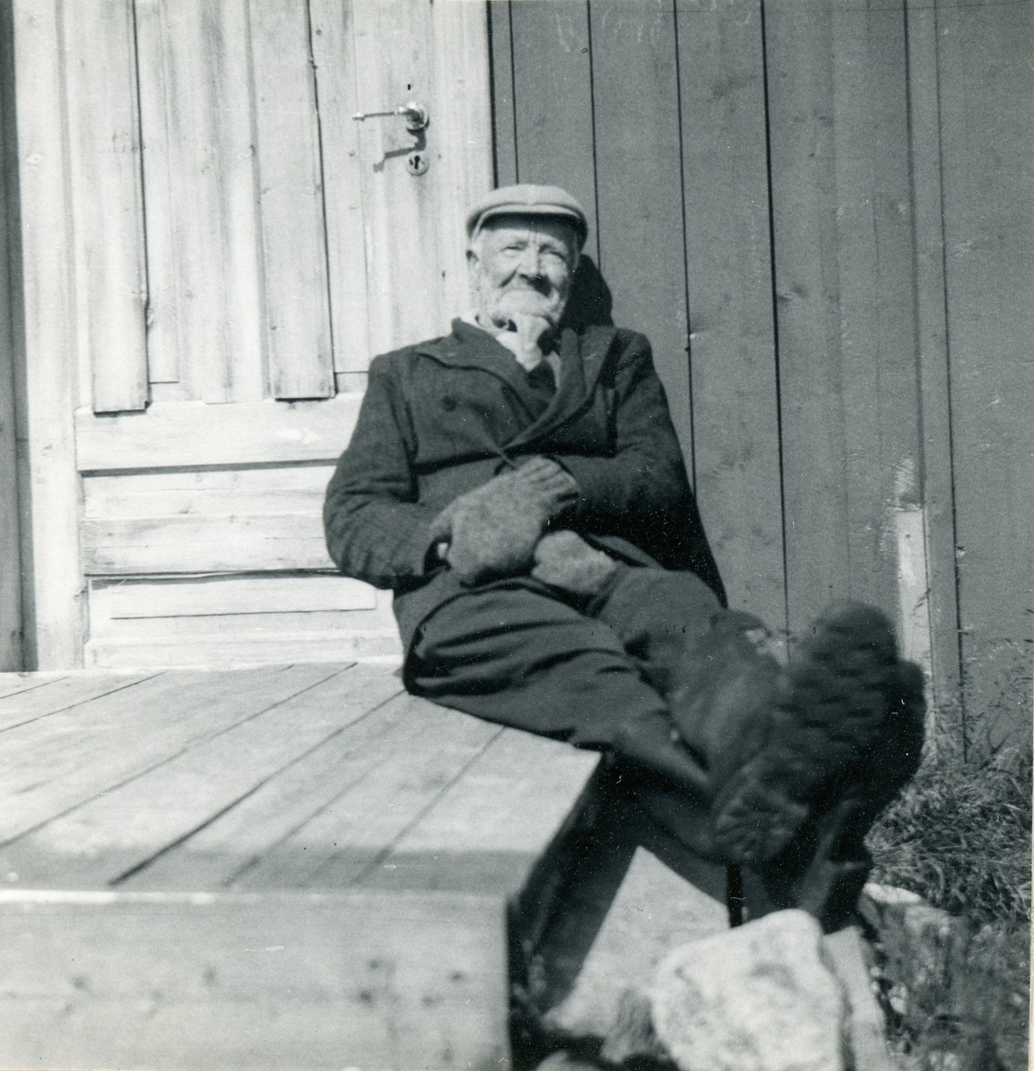Wilhelm Rødbakken på trappa.
