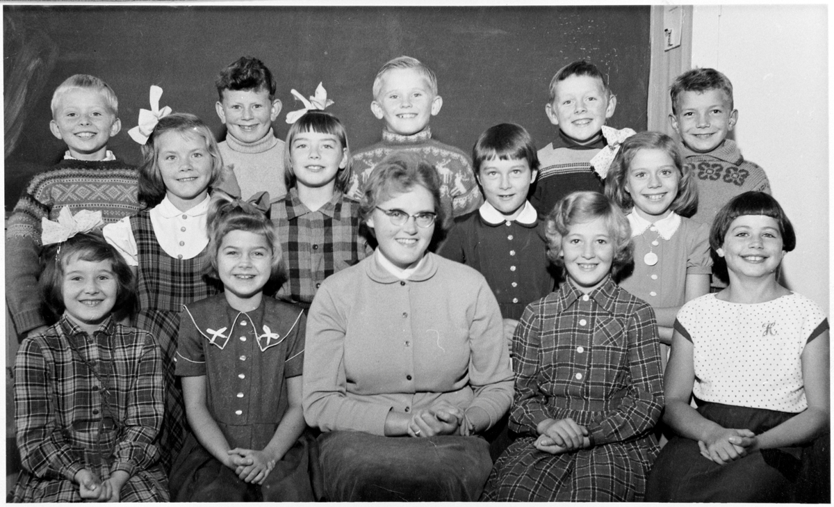 Klassebilde av 1. klasse Fagerenget skole i 1957, Bjugn