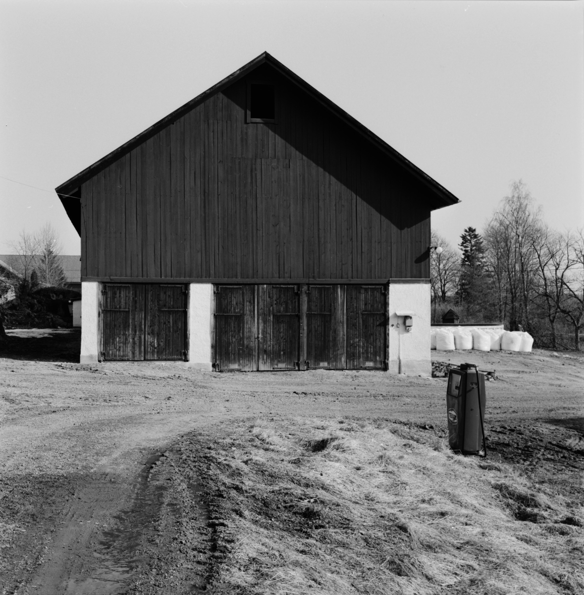 Svinhusets västra gavel, Stora Bärsta, Uppsala-Näs socken, Uppland april 1981