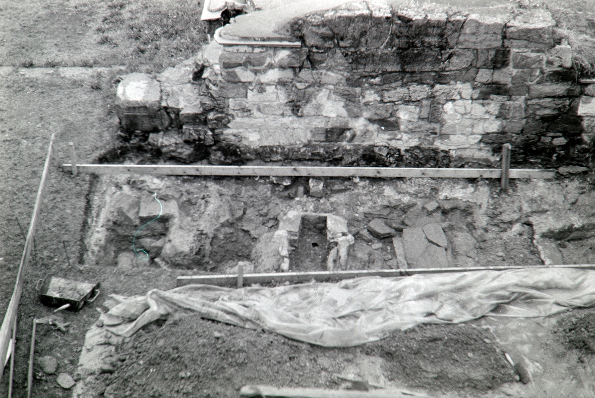 Domkirkeruinen, arkeologisk undersøkelse i nordre tverrskip i 1970